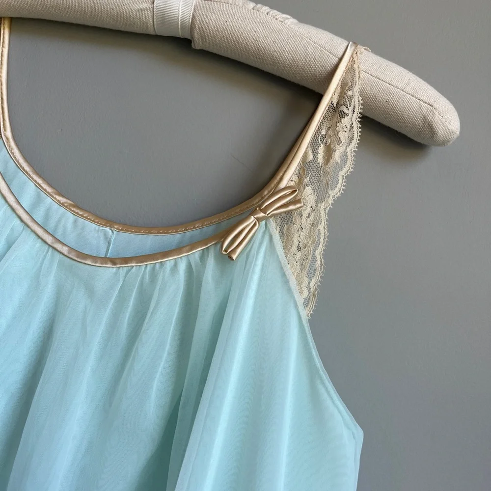 Vintage Vanity Fair 1960’s Mint Blue peignoir negligée nightie/robe set - Picture 6 of 11